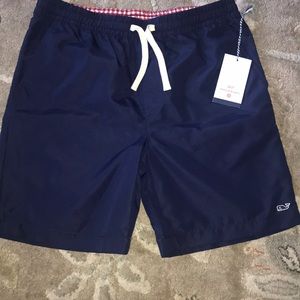 Vineyard Vines 🎯 Mens navy shorts. Size Large